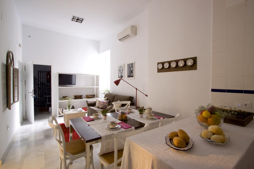 Apartamentos Plaza Pilatos Seville Exterior photo