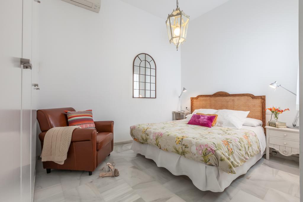 Apartamentos Plaza Pilatos Seville Exterior photo