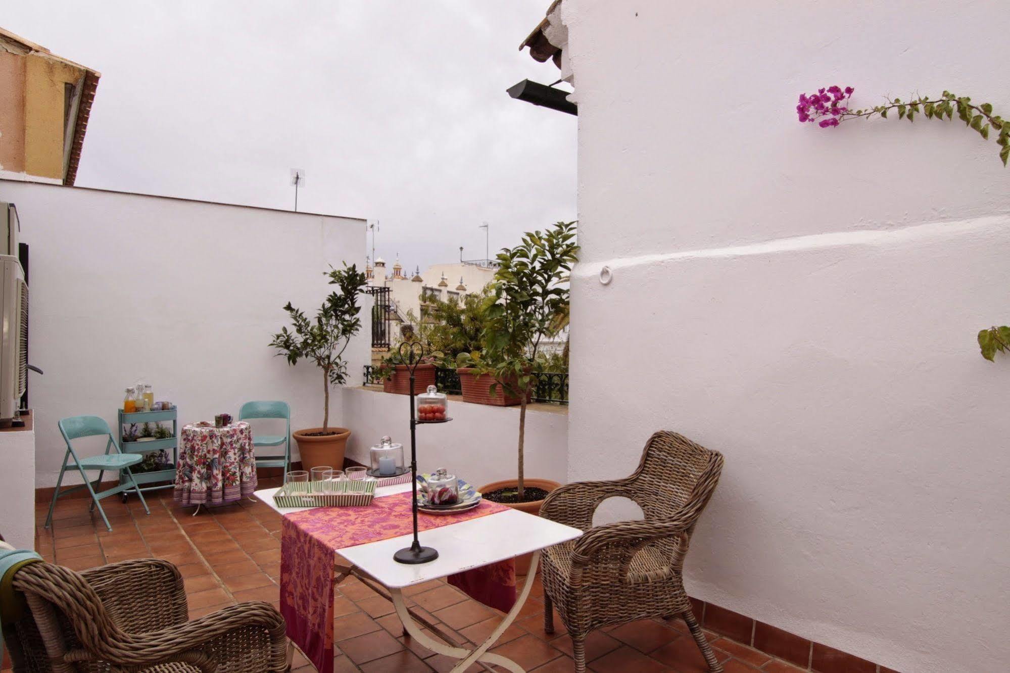 Apartamentos Plaza Pilatos Seville Exterior photo