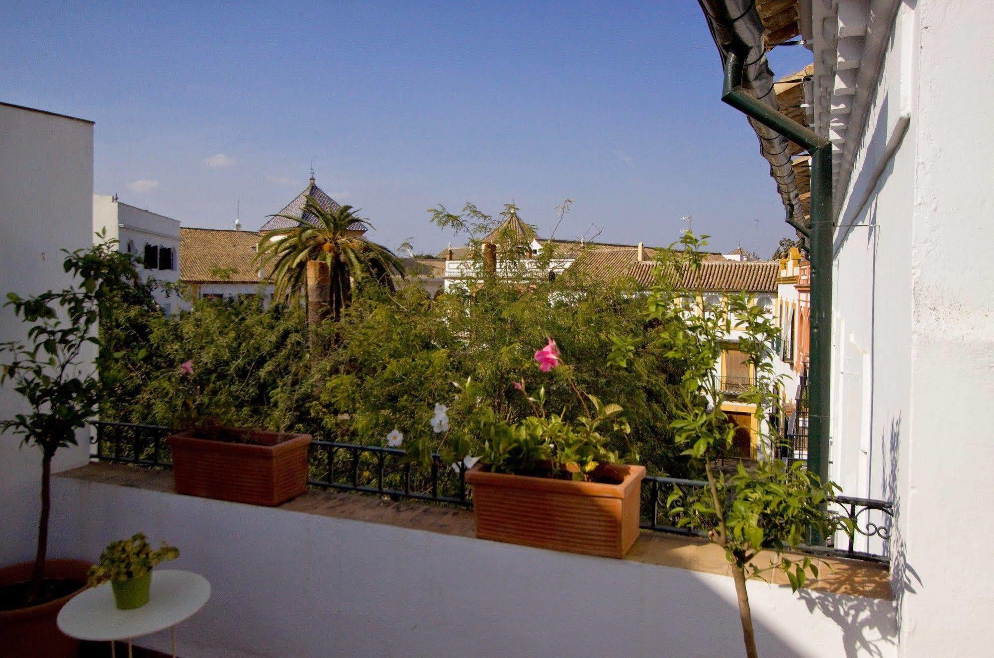 Apartamentos Plaza Pilatos Seville Exterior photo